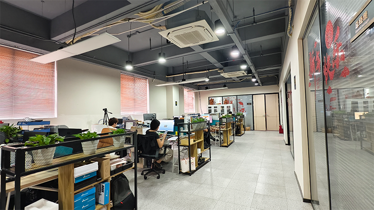 منطقة المكاتب في WAFU Brothers