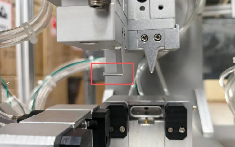 جهاز يُستخدم في كل محطة لسد الفتحة