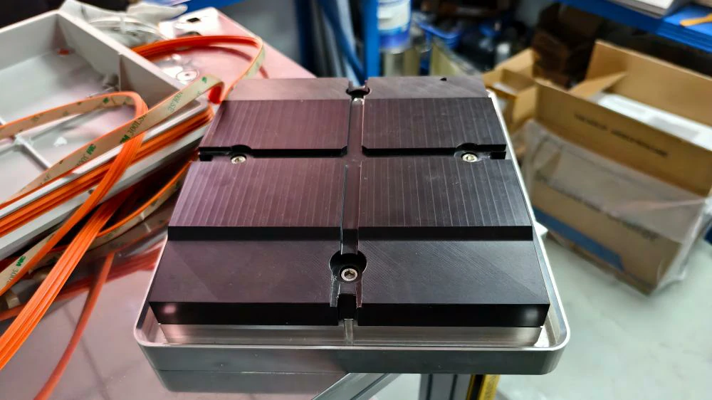 تركيبة المنتج الأيمن في الشكل 1