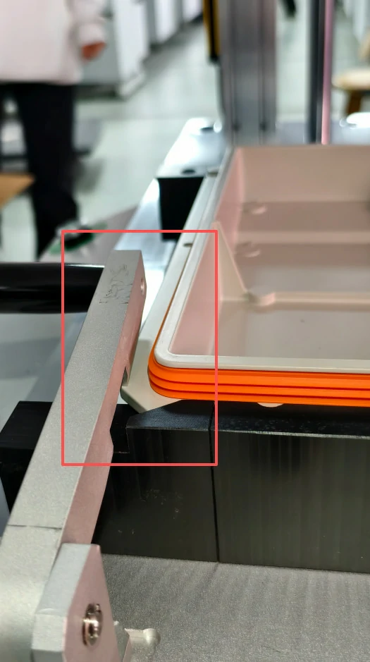 عندما يكون الاتجاه خاطئاً، لا يمكن إغلاق المزلاج